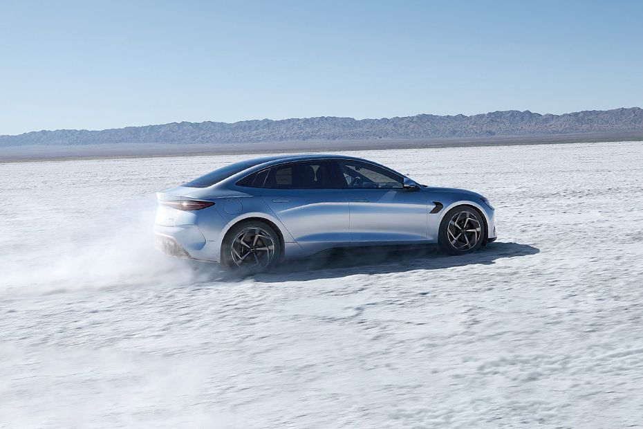 Atto 4 Rear Medium Side View