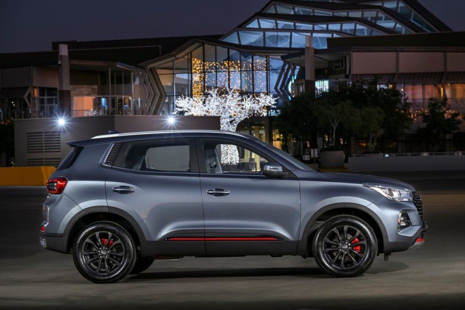 TIGGO 4 PRO Side view