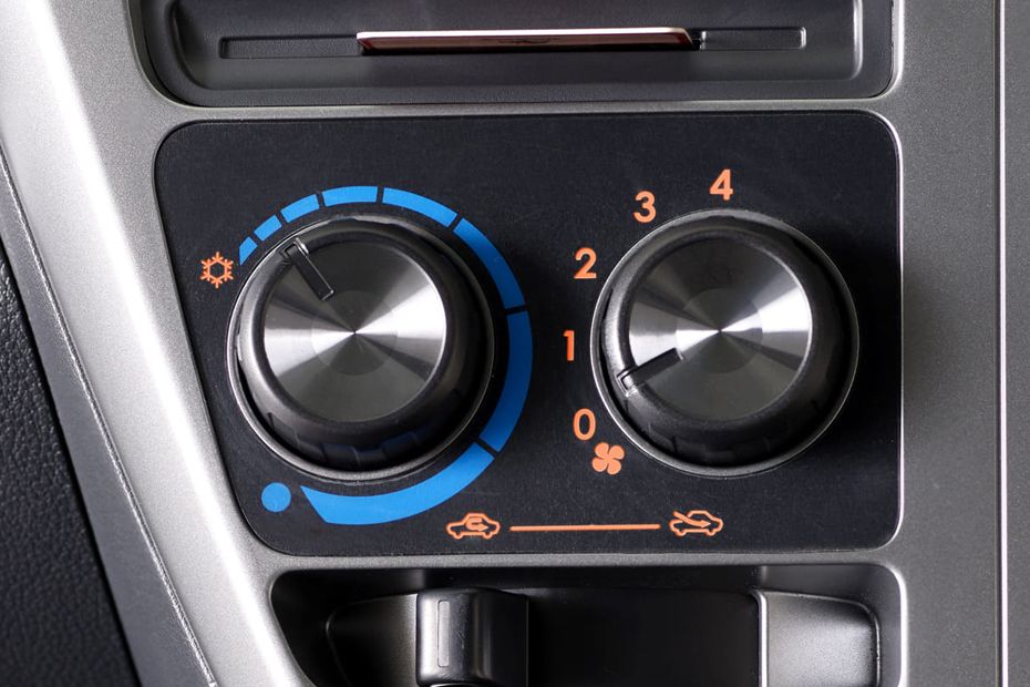 Front AC Controls of Daihatsu Sigra