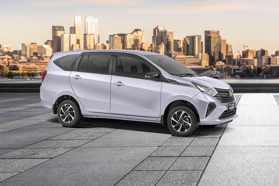 Daihatsu Sigra Front Cross Side View
