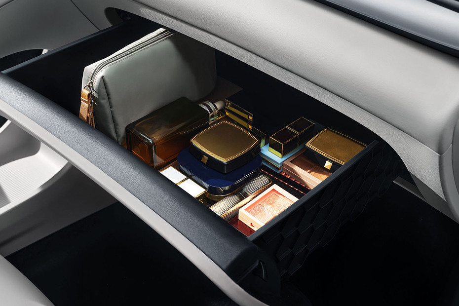 Geely EX2 Glove Box Open
