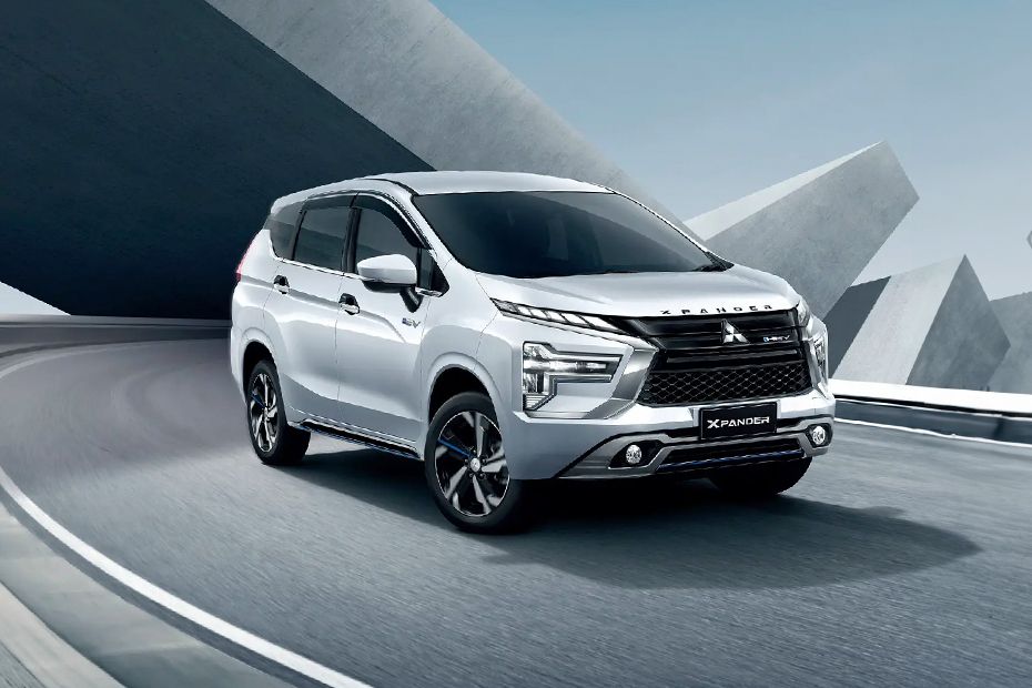 Mitsubishi Xpander Hybrid Front Cross Side View